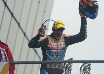 Un spectaculaire Alex Rins retour 23 postes dans la pluie