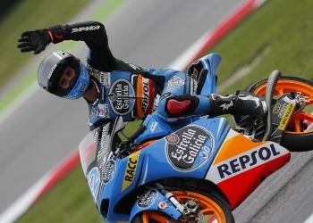 Victoria de Rins and M&aacute;rquez podium to celebrate the renewal