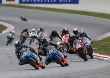 Rins, segon i M&aacute;rquez, quart en una espectacular carrera