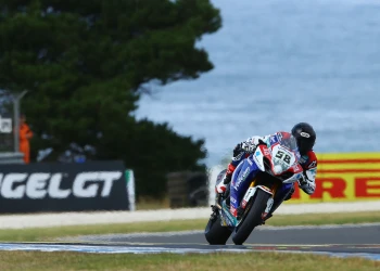 Laverty va brillar sota el sol d'Austr&agrave;lia en els primers tests