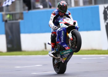 Lowes delights at Donington