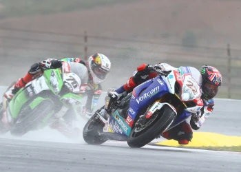 Lowes stars for Voltcom Crescent Suzuki at rain soaked Portimao 