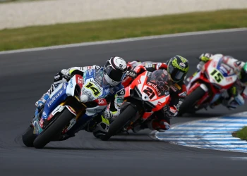 Brave seventh for Suzuki and de Puniet on WSBK debut