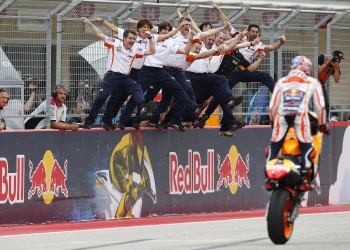 Marquez takes impressive win as Pedrosa crashes out battling for the podium