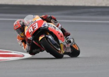 Marquez crashes out of podium battle, remounts and finishes 11th