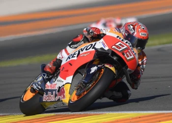 Marquez back on podium in 2nd at Valencia, Pedrosa returns to speed before crashing uninjured from 7th
