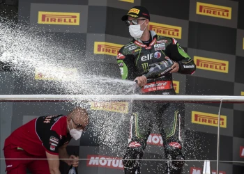 The Kawasaki Racing Team returns at its 100%
