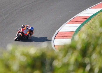 Bradl finishes the season in style