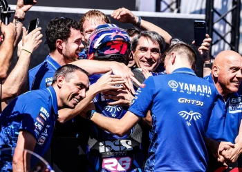 ROBERTO GARCÍA DA EL GOLPE EN SUPERSPORT CON UN PODIO INOLVIDABLE
