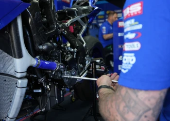 PORTEM LA PROTECCIÓ DEL MOTOR AL SEGÜENT NIVELL AMB LES TAPES PROTECTORES DE MOTOR TRACK