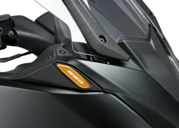 Cover per la base degli specchietti retrovisori.