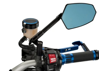 Cache maître-cylindre de liquide de frein avant