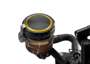 Protezione tappo serbatoio fuido freno anteriore