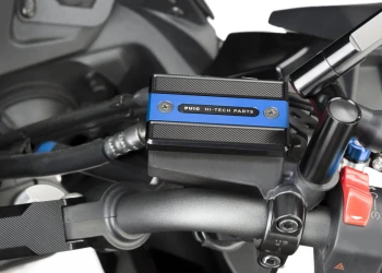 Protezione tappo serbatoio fuido freno anteriore