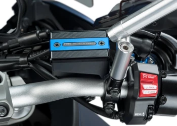 Protezione tappo serbatoio fuido freno anteriore