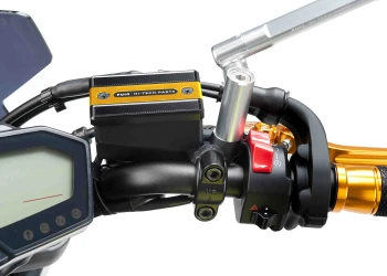 Protezione tappo serbatoio fuido freno anteriore