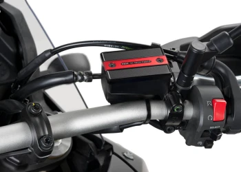 Cache maître-cylindre de liquide de frein avant