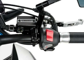 Protezione tappo serbatoio fuido freno anteriore