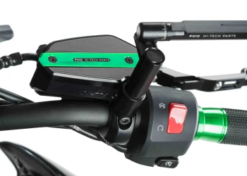 Protezione tappo serbatoio fuido freno anteriore