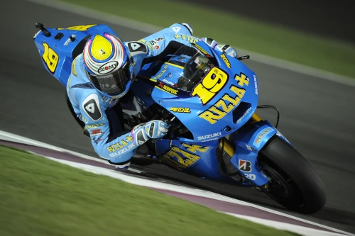 Capirossi battles to ninth in Qatar thriller