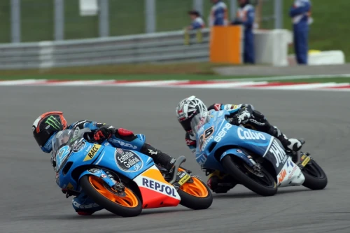 &Aacute;lex Rins wins twice 