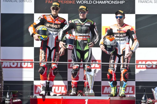 ISLAND DOUBLE GIVES REA 40 SUPERBIKE WINS 