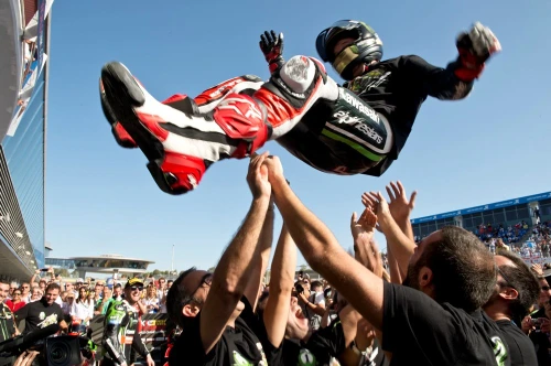 HISTORIC 100 WORLDSBK RACE WINS FOR KAWASAKI