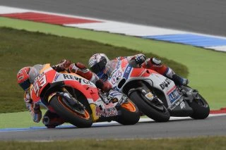 Marc Márquez se anota un decisivo podio en Assen. Dura carrera para Pedrosa