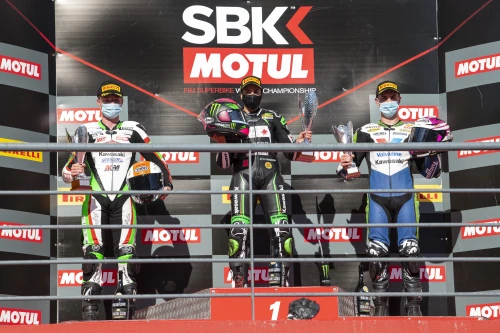 Triplet pour le Kawasaki Racing Team 