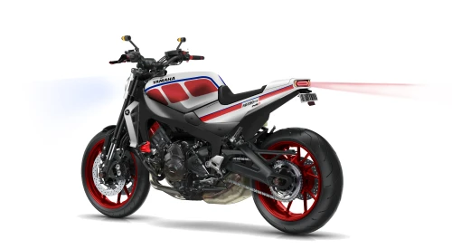 Puig zollt der Geschichte seinen Tribut, mit der Yamaha RD350. Wie wird das Jahr 2020 mit der Yamaha RD350 aussehen?