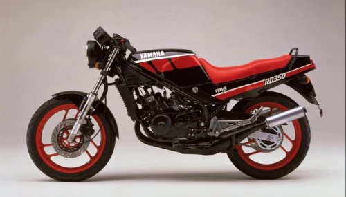 Puig zollt der Geschichte seinen Tribut, mit der Yamaha RD350. Wie wird das Jahr 2020 mit der Yamaha RD350 aussehen?