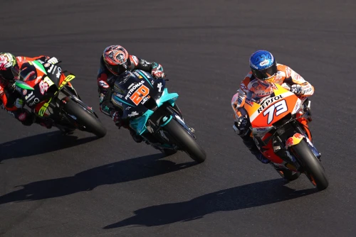 Bradl finishes the season in style