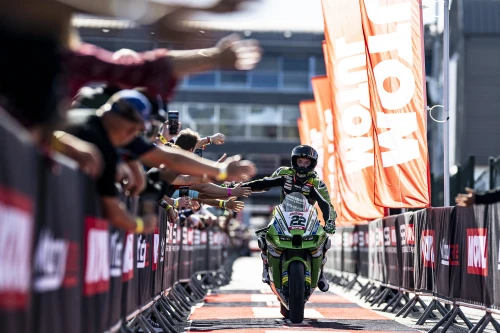After 2,331 days, Alex Lowes returns to the top 