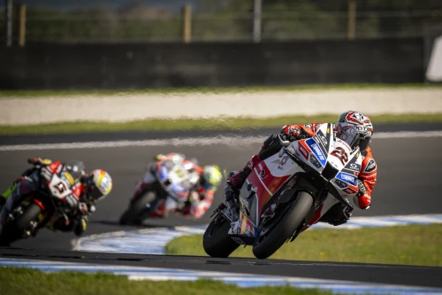 THE SUPERBIKE WORLD CHAMPIONSHIP KICKS OFF WITH INTENSITY IN AUSTRALIA: FIRST ROUND COMPLETED