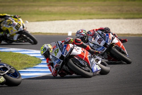 THE SUPERBIKE WORLD CHAMPIONSHIP KICKS OFF WITH INTENSITY IN AUSTRALIA: FIRST ROUND COMPLETED
