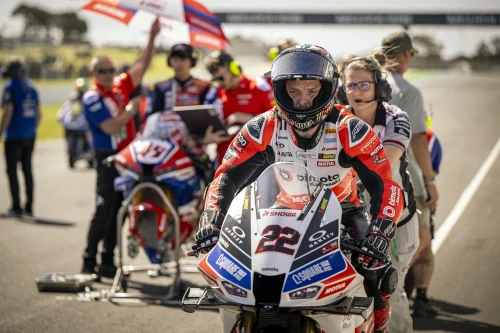 THE SUPERBIKE WORLD CHAMPIONSHIP KICKS OFF WITH INTENSITY IN AUSTRALIA: FIRST ROUND COMPLETED