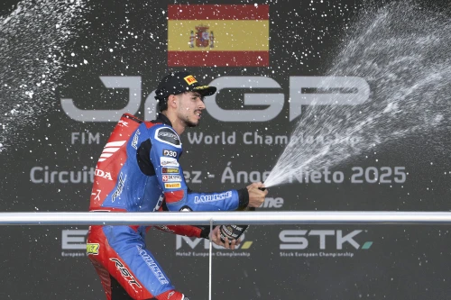 BORJA GÓMEZ BRILLA A JEREZ I LIDERA L'ESPECTACLE DEL JUNIOR GP