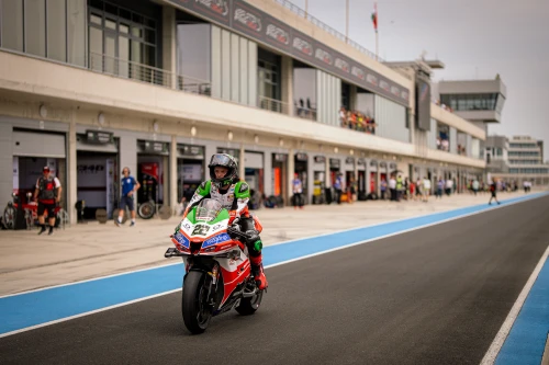 LOWES UND BASSANI SAMMELN WICHTIGE PUNKTE FÜR BIMOTA; GARCÍA GLÄNZT IN DER WORLDSSP