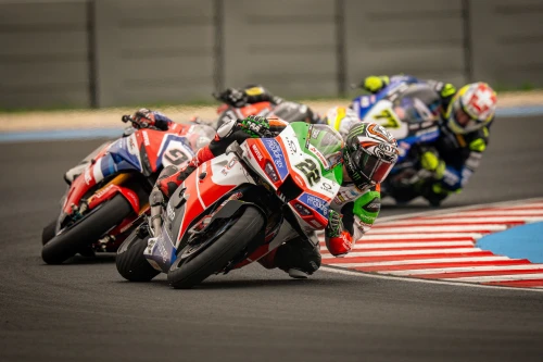 LOWES UND BASSANI SAMMELN WICHTIGE PUNKTE FÜR BIMOTA; GARCÍA GLÄNZT IN DER WORLDSSP