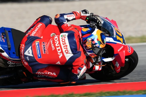 Trois podiums pour Alex Lowes à Magny-Cours avec le nouveau projet Bimota