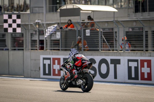 ROBERTO GARCÍA DA EL GOLPE EN SUPERSPORT CON UN PODIO INOLVIDABLE