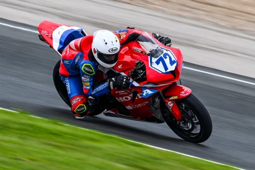CAP DE SETMANA BRILLANT PER AL TEAM HONDA LAGLISSE A L’ESBK DE NAVARRA