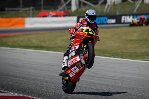 PAWELEC ARRANCA LA DEFENSA DEL TÍTULO LIDERANDO MOTO2 EN BARCELONA