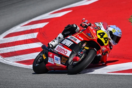PAWELEC ARRANCA LA DEFENSA DEL TÍTULO LIDERANDO MOTO2 EN BARCELONA