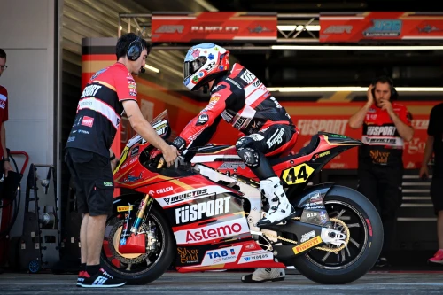 PAWELEC ARRANCA LA DEFENSA DEL TÍTULO LIDERANDO MOTO2 EN BARCELONA