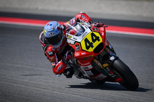 PAWELEC ARRANCA LA DEFENSA DEL TÍTULO LIDERANDO MOTO2 EN BARCELONA