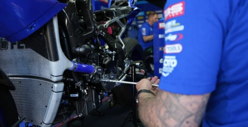 PORTEM LA PROTECCIÓ DEL MOTOR AL SEGÜENT NIVELL AMB LES TAPES PROTECTORES DE MOTOR TRACK